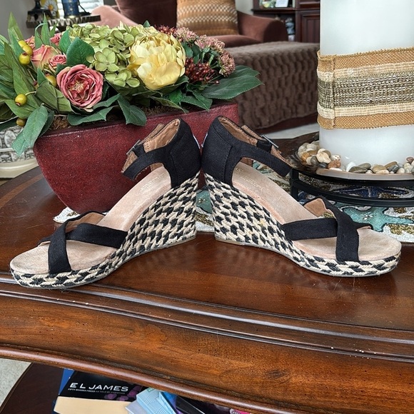 Brand New Toms Black Canvas Chevron Wedge Sandals Espadrille Ankle Strap Heels - Picture 9 of 14